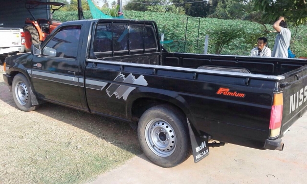 ขายด่วน NISSAN BIG M 1.6 MT ปี 33 เครื่องยนต์เบนซิล Z16 ติดตั้งแก๊ส LPG ลงเล่มครบพร้อมโอน เครื่องแห้งแรงดี ภายในเก๋งคอนโซลสวยครบ พวงมาลัยธรรมดา กระบะไม่มีผุกร่อน ช่วงล่างคัชซีสวยเดิมๆดีไม่ผุพร้อมใช้งานได้เลย เอกสารทะเบียนครบพร้อมโอน ราคาต่อรองได้ครับ