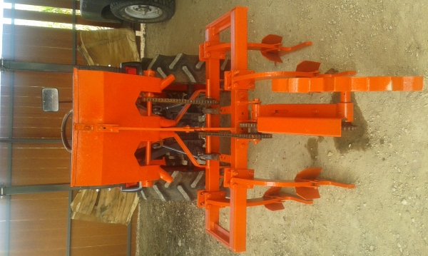 ขายเครื่องหยอดปุ๋ย สี่กระทู้