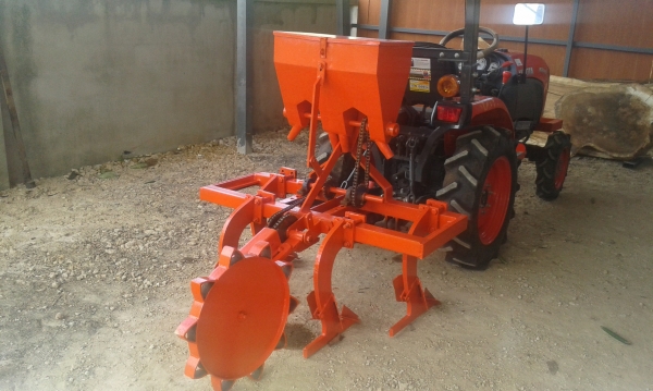 ขายเครื่องหยอดปุ๋ย สี่กระทู้