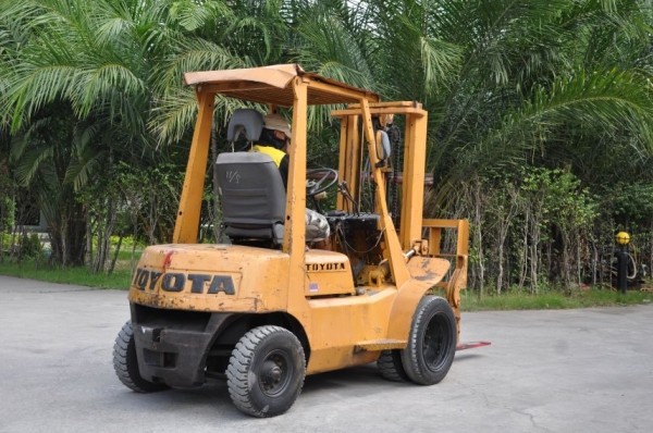 ขายFORKLIFT TOYOTA 2ตัน(งากระดก)สภาพสวยเดิมจากญี่ปุ่นยังไม่เคยใช้ในไทย99,000เท่านั้น!!