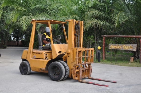 ขายFORKLIFT TOYOTA 2ตัน(งากระดก)สภาพสวยเดิมจากญี่ปุ่นยังไม่เคยใช้ในไทย99,000เท่านั้น!!
