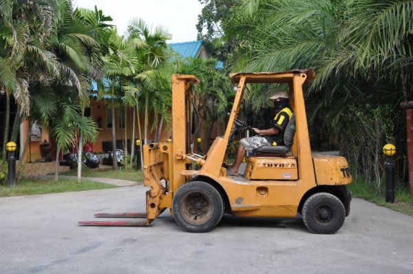 ขายFORKLIFT TOYOTA 2ตัน(งากระดก)สภาพสวยเดิมจากญี่ปุ่นยังไม่เคยใช้ในไทย99,000เท่านั้น!!