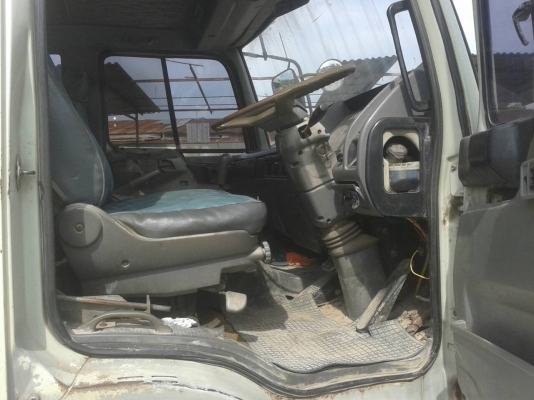 รถบรรทุก 6 ล้อ ยี่ห้อ HINO FF พื้นเรียบ