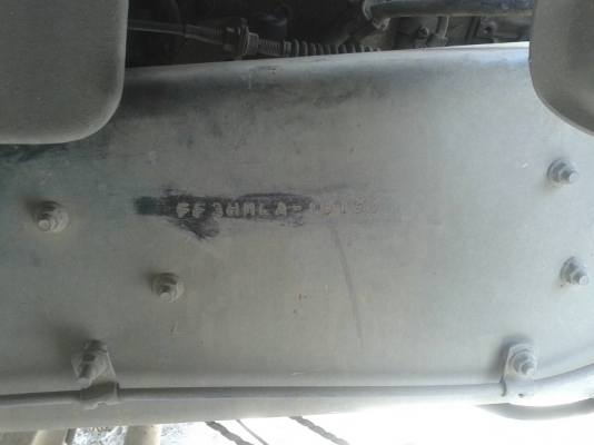 รถบรรทุก 6 ล้อ ยี่ห้อ HINO FF พื้นเรียบ