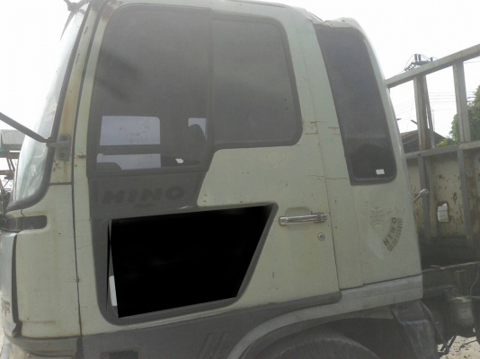 รถบรรทุก 6 ล้อ ยี่ห้อ HINO FF พื้นเรียบ