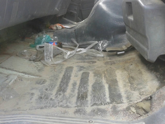 รถบรรทุก 6 ล้อ ยี่ห้อ HINO FF พื้นเรียบ