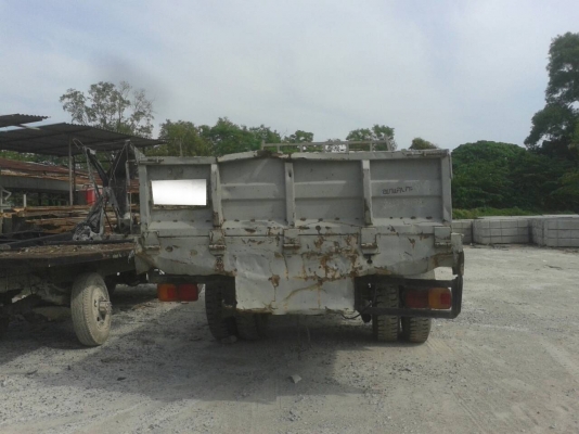 รถบรรทุก 6 ล้อ ยี่ห้อ HINO FF พื้นเรียบ