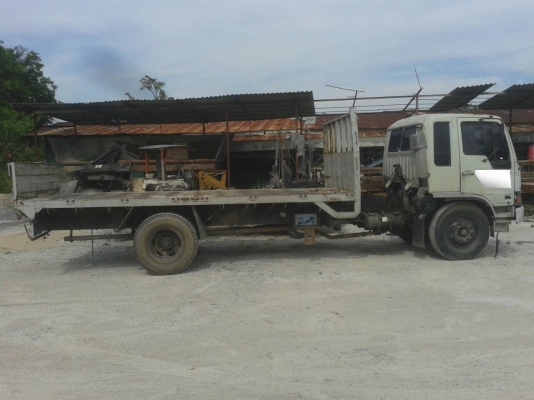รถบรรทุก 6 ล้อ ยี่ห้อ HINO FF พื้นเรียบ