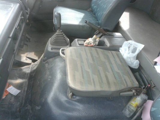 รถบรรทุก 6 ล้อ ยี่ห้อ HINO FF พื้นเรียบ