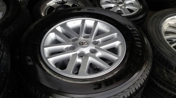 ล้อtoyota ขอบ 17 พร้อมยางปี 13 ชุดล่ะ 19,500