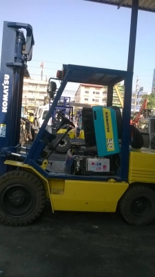 ขายด่วนๆ รถยก โคมัสสึรุ่น 11 น้ำหนักยก 3 ตัน เสาสูง 4 เมตร เครื่องดีเซล เกีบร์ธรรมดา