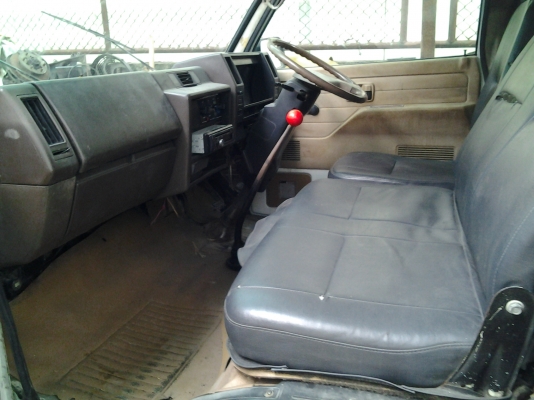 ISUZU BUDDY รถตู้บรรทุก สภาพสีสันสวยงาม พร้อมใชงาน