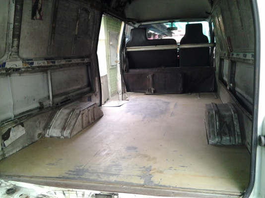 ISUZU BUDDY รถตู้บรรทุก สภาพสีสันสวยงาม พร้อมใชงาน