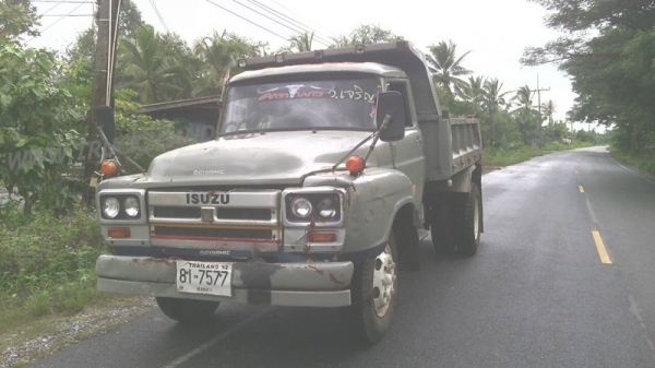 รถบรรทุกหน้ายาว   ISUZU  เครื่อง  6BD1   165 แรงม้า..สามารถดูสภาพรถและทดลองขับพร้อมต่อรองราคาได้อีกที่ศูนย์พักรถ truck2hand จังหวัดสระบุรี