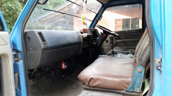 ขาย npr115  ช่วงล่างใหญ่ พื้นเรียบสวยๆแอร์เย็นพร้อมใช้งาน