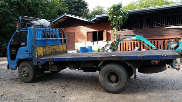 ขาย npr115  ช่วงล่างใหญ่ พื้นเรียบสวยๆแอร์เย็นพร้อมใช้งาน