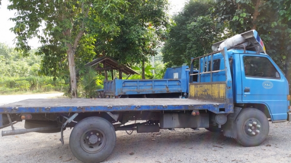 ขาย npr115  ช่วงล่างใหญ่ พื้นเรียบสวยๆแอร์เย็นพร้อมใช้งาน