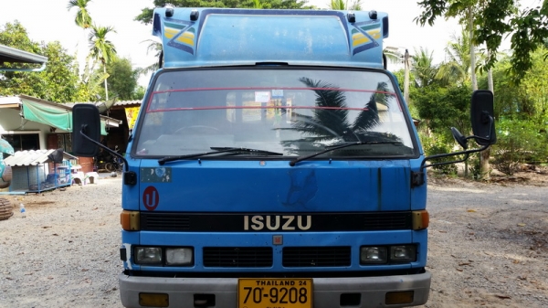 ขาย npr115  ช่วงล่างใหญ่ พื้นเรียบสวยๆแอร์เย็นพร้อมใช้งาน