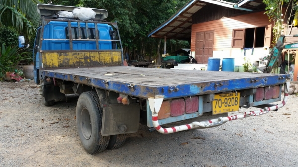 ขาย npr115  ช่วงล่างใหญ่ พื้นเรียบสวยๆแอร์เย็นพร้อมใช้งาน