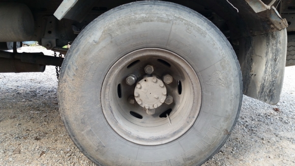 ขาย npr115  ช่วงล่างใหญ่ พื้นเรียบสวยๆแอร์เย็นพร้อมใช้งาน