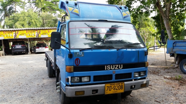 ขาย npr115  ช่วงล่างใหญ่ พื้นเรียบสวยๆแอร์เย็นพร้อมใช้งาน