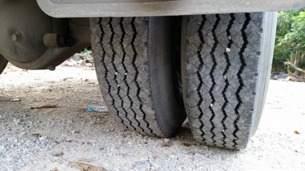 ขาย npr115  ช่วงล่างใหญ่ พื้นเรียบสวยๆแอร์เย็นพร้อมใช้งาน