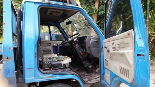 ขาย npr115  ช่วงล่างใหญ่ พื้นเรียบสวยๆแอร์เย็นพร้อมใช้งาน