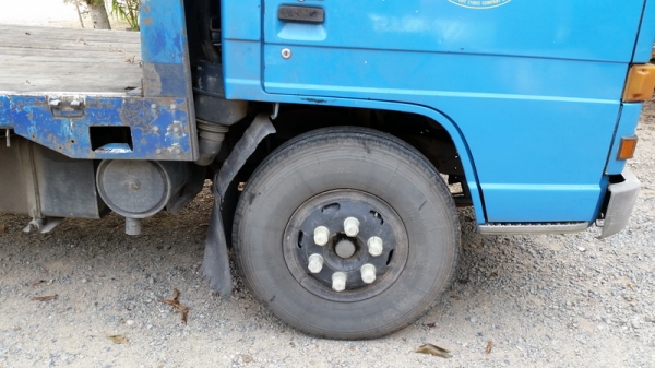 ขาย npr115  ช่วงล่างใหญ่ พื้นเรียบสวยๆแอร์เย็นพร้อมใช้งาน