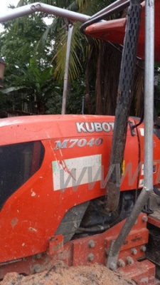 รถไถ  คูโบต้ารุ่น M704   2 เพลา  4,202  ชั่วโมง
