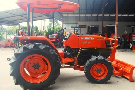 ขายรถไถ Kubota L 3408 (4WD) พร้อมมีดดันหน้าและผานพรวนช้าง สภาพพร้อมใช้งานครับ