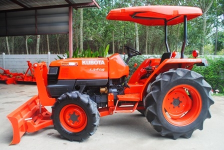 ขายรถไถ Kubota L 3408 (4WD) พร้อมมีดดันหน้าและผานพรวนช้าง สภาพพร้อมใช้งานครับ ขายรถไถ Kubota L 3408 (4WD) พร้อมมีดดันหน้าและผานพรวนช้าง สภาพพร้อมใช้งานครับ
