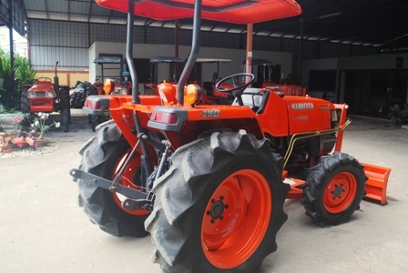 ขายรถไถ Kubota L 3408 (4WD) พร้อมมีดดันหน้าและผานพรวนช้าง สภาพพร้อมใช้งานครับ ขายรถไถ Kubota L 3408 (4WD) พร้อมมีดดันหน้าและผานพรวนช้าง สภาพพร้อมใช้งานครับ