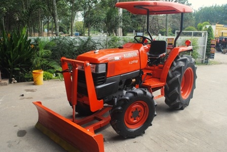ขายรถไถ Kubota L 3408 (4WD) พร้อมมีดดันหน้าและผานพรวนช้าง สภาพพร้อมใช้งานครับ