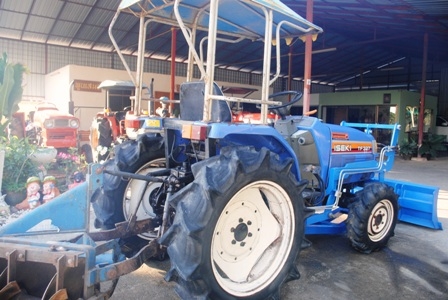 ขายรถไถ ISEKI TF327 (4WD) ขนาด 32 แรง พร้อมดันหน้าและผานพรวน ขายรถไถ ISEKI TF327 (4WD) ขนาด 32 แรง พร้อมดันหน้าและผานพรวน