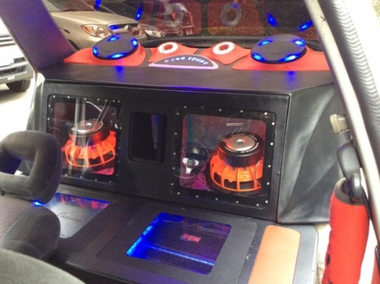 ขายรถมาสด้า323 ปี94 เครื่อง 1.6 เกียร์ออโต้ ติดแก๊ส LPG เพาเวอร์ ไฟฟ้าทั้งคัน เครื่องเสียงชุดใหญ่ เปิดดังลั่น แอร์เย็นฉ่ำ ตัวถังเดิม สีเต็ม แม็กสปาโก้15&quot; ยางใหม่ๆ4เส้น รถขับดี พร้อมใช้  เครื่องเสียง+แม็กยางใหม่ ก็คุ้มแล้วครับ ภาษีปี58