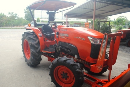 ขายรถไถ Kubota L 4708 (4WD) พร้อมดันหน้าและผานพรวนตราช้าง เครื่องแน่นๆ