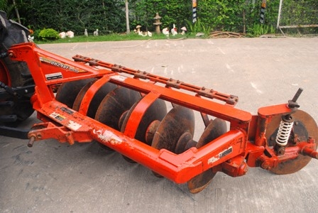 ขายรถไถ Kubota L 4708 (4WD) พร้อมดันหน้าและผานพรวนตราช้าง เครื่องแน่นๆ