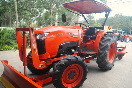 ขายรถไถ Kubota L 4708 (4WD) พร้อมดันหน้าและผานพรวนตราช้าง เครื่องแน่นๆ