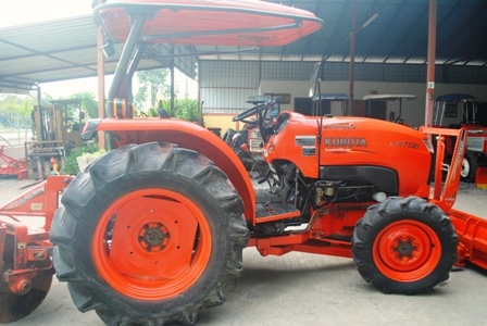 ขายรถไถ Kubota L 4708 (4WD) พร้อมดันหน้าและผานพรวนตราช้าง เครื่องแน่นๆ