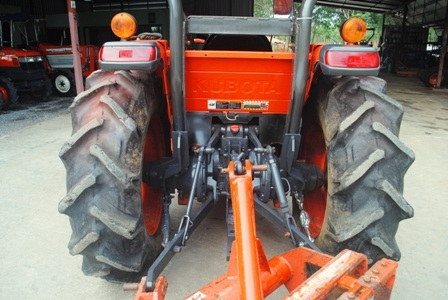 ขายรถไถ Kubota L 4708 (4WD) พร้อมดันหน้าและผานพรวนตราช้าง เครื่องแน่นๆ