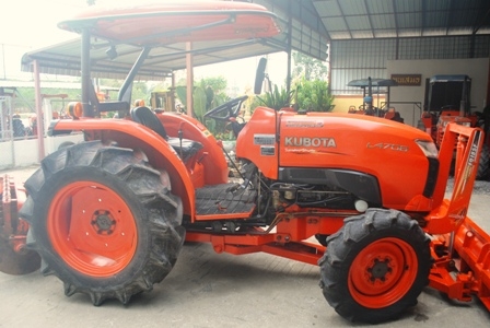 ขายรถไถ Kubota L 4708 (4WD) พร้อมดันหน้าและผานพรวนตราช้าง เครื่องแน่นๆ