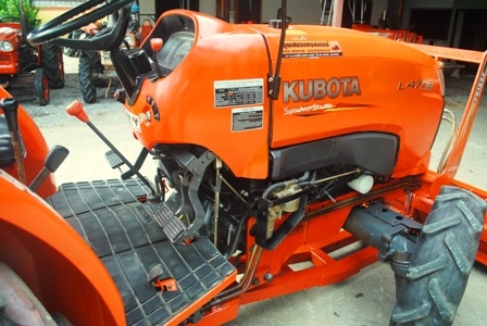 ขายรถไถ Kubota L 4708 (4WD) พร้อมดันหน้าและผานพรวนตราช้าง เครื่องแน่นๆ
