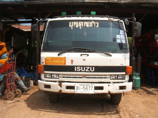 ขายรถบรรทุกเทลเลอร์ สิบล้อสองเพลา ยาง 825 ขอบ 16 เครื่องยนต์ 175 แรงม้า สภาพดีพร้อมใช้งาน