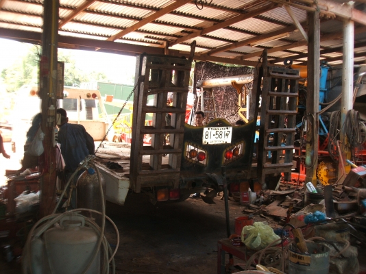 ขายรถบรรทุกเทลเลอร์ สิบล้อสองเพลา ยาง 825 ขอบ 16 เครื่องยนต์ 175 แรงม้า สภาพดีพร้อมใช้งาน