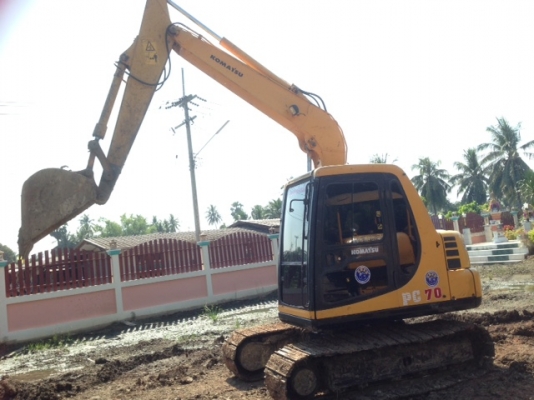 รถบ้านฝากขาย Komatsu PC60-7 แทรคใหญ่ เครื่องดี ไฟฟ้าครบ  เก่านอก 1 ปี ..ใช้งานน้อยแค่ 7000 .  สภาพสวยไร้ที่ติ