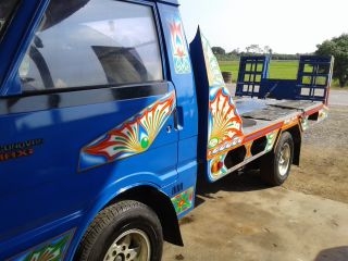 ขายรถตู้ท้ายลาด ยี่ห้อ FORD สวย ๆ เต็ม ๆ สักคันครับ