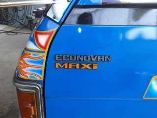 ขายรถตู้ท้ายลาด ยี่ห้อ FORD สวย ๆ เต็ม ๆ สักคันครับ