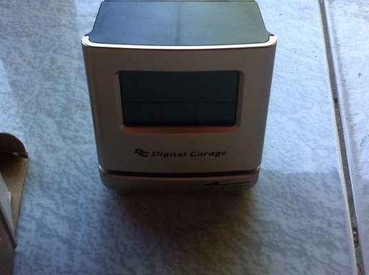 อุปกรณ์เสริมบนโต็ะทำงานเป็นเครื่องตัดซองจดหมายนาฬิกาวันเดือนและอุหภูมิ