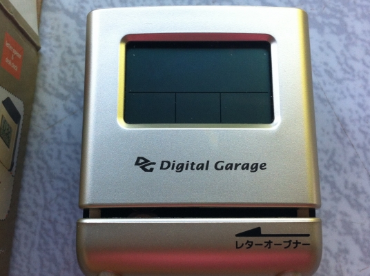 อุปกรณ์เสริมบนโต็ะทำงานเป็นเครื่องตัดซองจดหมายนาฬิกาวันเดือนและอุหภูมิ