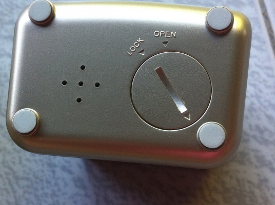 อุปกรณ์เสริมบนโต็ะทำงานเป็นเครื่องตัดซองจดหมายนาฬิกาวันเดือนและอุหภูมิ